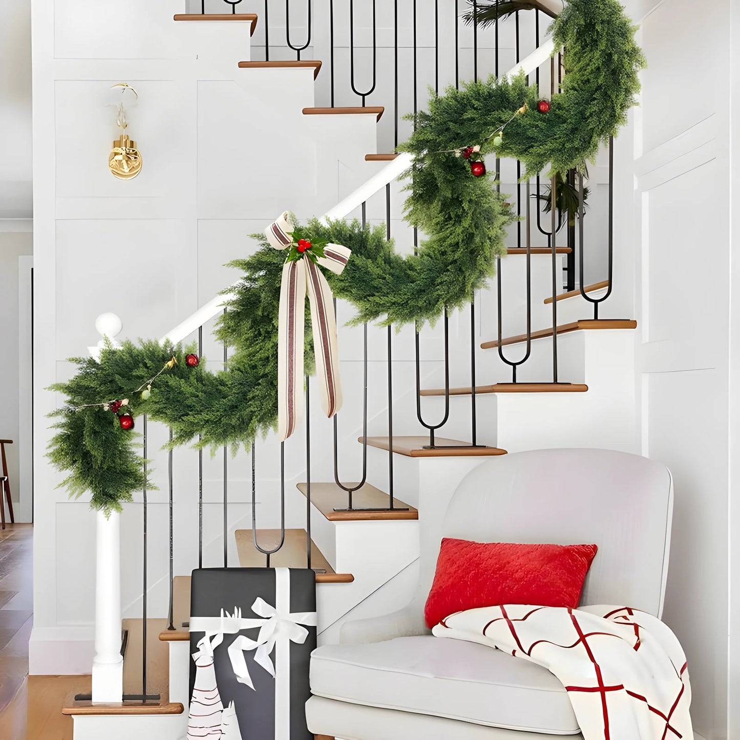 Everlyn Cedar Garland